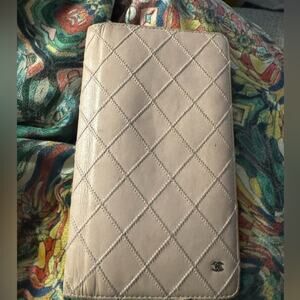 Chanel pale pink quilted leather long wallet with silver small CC on corner